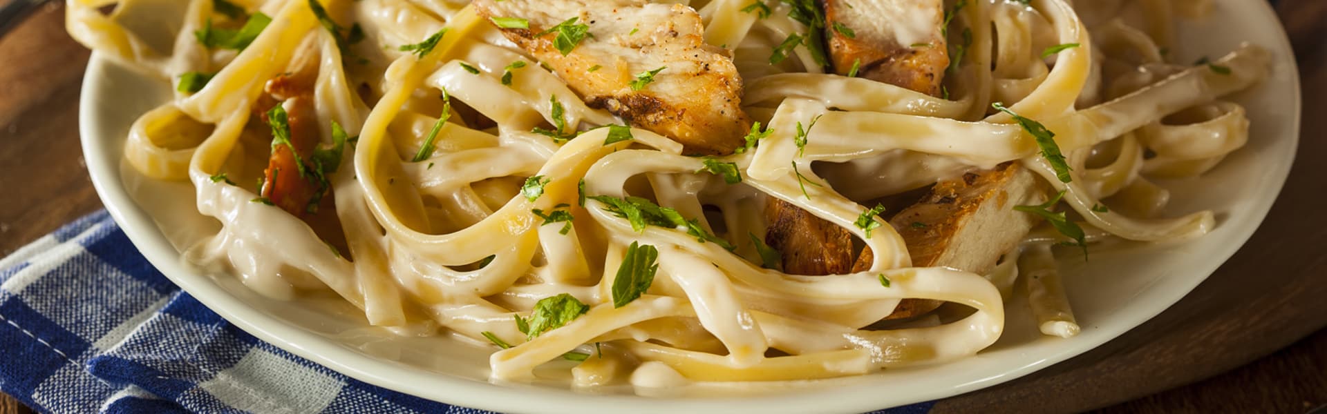 Weine zu Pasta in Sahnesoße